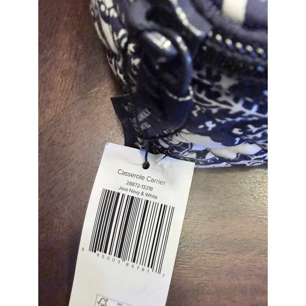 Vera Bradley Casserole Carrier Insulated Java Navy And White NWT